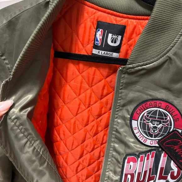 Vintage Bulls Jacket - Picture 2 of 3